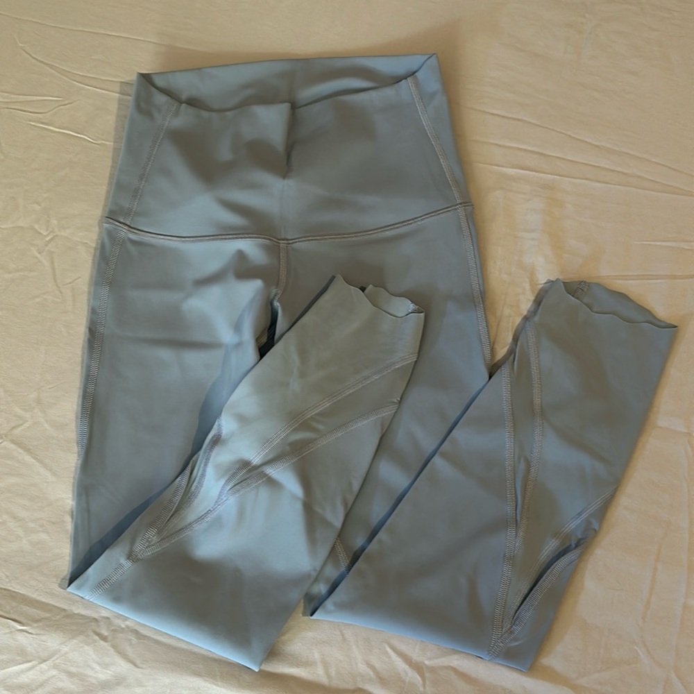Wunder under scalloped hem high-rise 23” crop